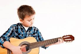 Mua đàn Guitar Acoustic hay Guitar Classic cho trẻ?