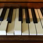 Bị dính phím Piano, vì sao?