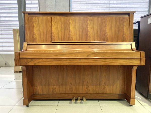 Piano Upright Yamaha W101