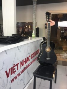 Guitar Classic Aria FST 200 thương hiệu Nhật Bản giá dưới 2 triệu có gì?