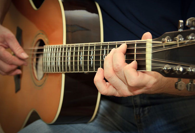 Chơi đàn guitar giúp bạn cảm thấy thoải mái hơn 