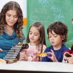 7 LỢI ÍCH TUYỆT VỜI KHI CHO BÉ CẢM THỤ ÂM NHẠC MẦM NON