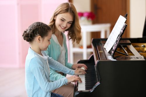 Có nên cho bé 4 tuổi học đàn piano không?