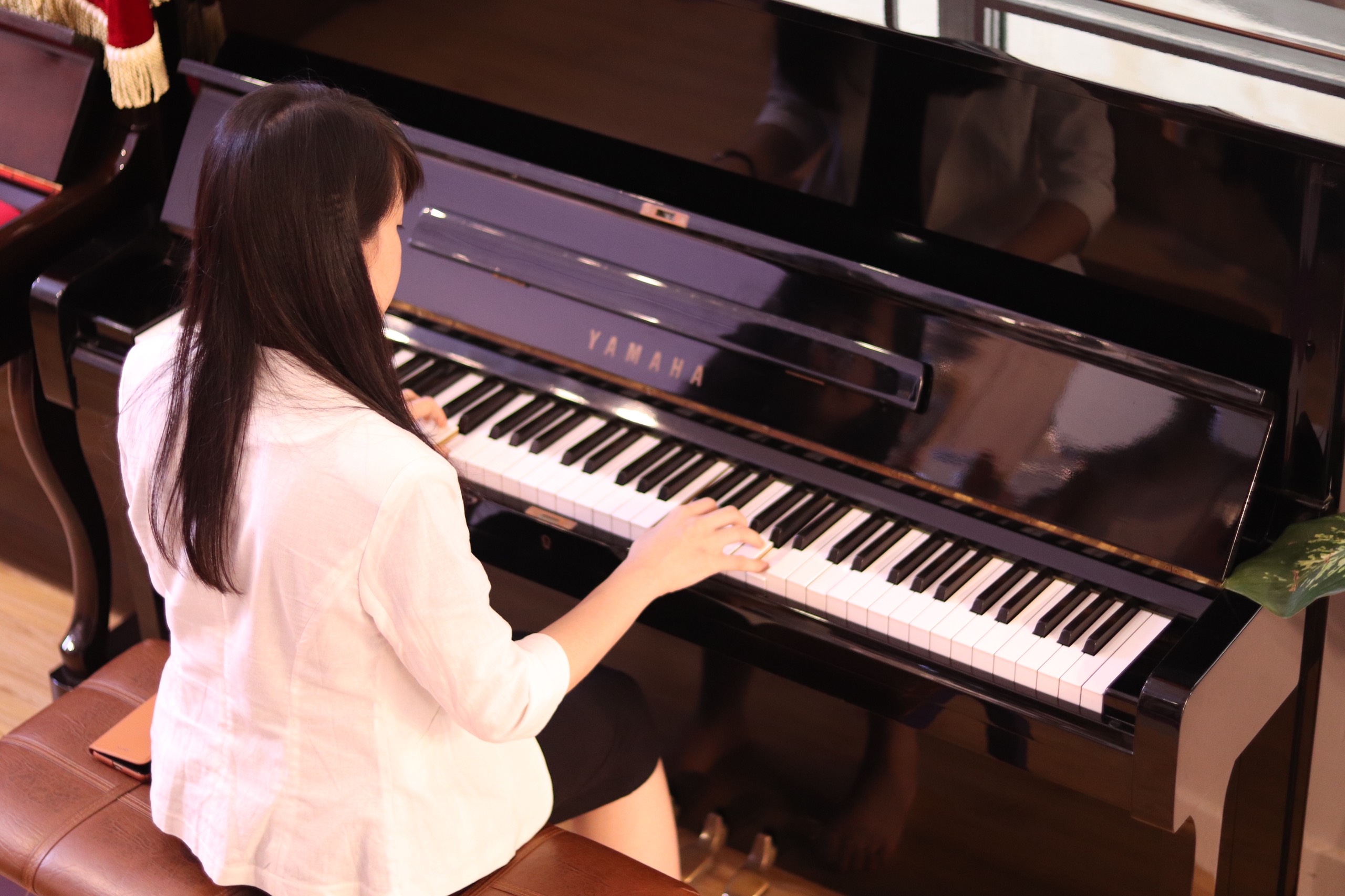 Phụ nữ rất yêu thích chơi đàn piano