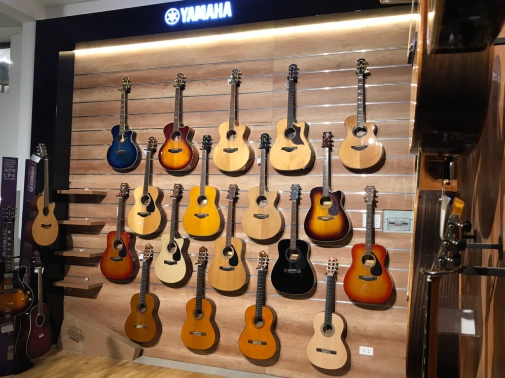 Việt Nhạc Center Showroom Cung Cấp Guitar Chính Hãng Lớn Nhất TP.Hồ Chí MInh | Việt Nhạc Center