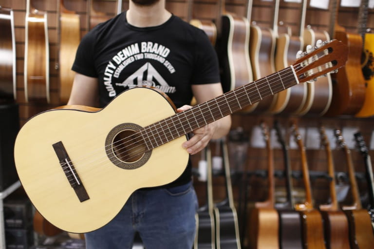 Cort AC100 vs Yamaha C40