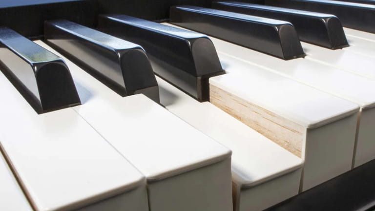 Roland F701 vs RP701