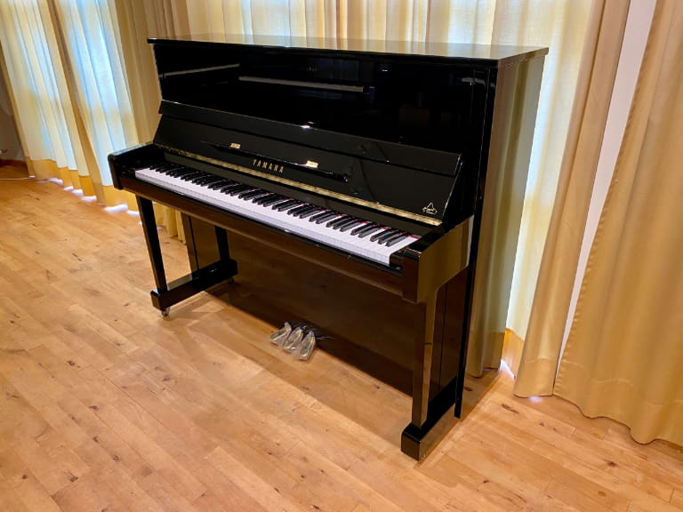 Yamaha U1 vs B3