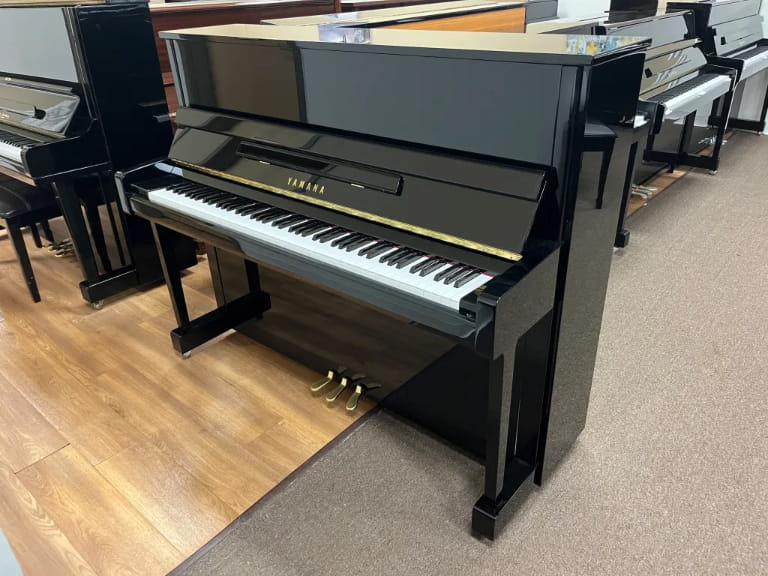 Yamaha U1 vs B3