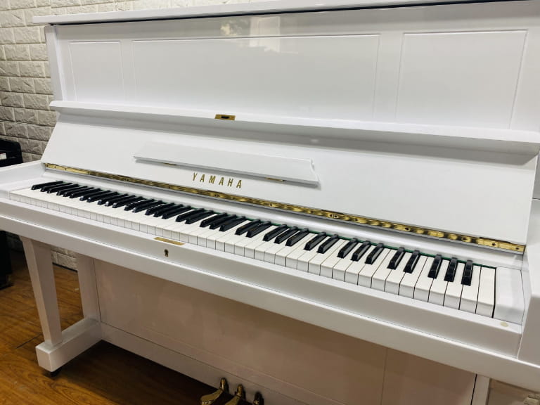 Yamaha U1 vs B3