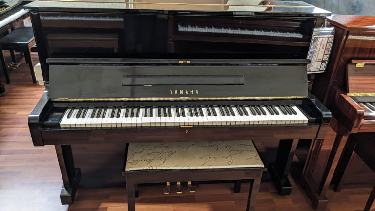 Yamaha U1J vs U1