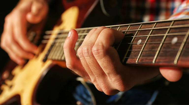 học guitar có cần học nhạc lý