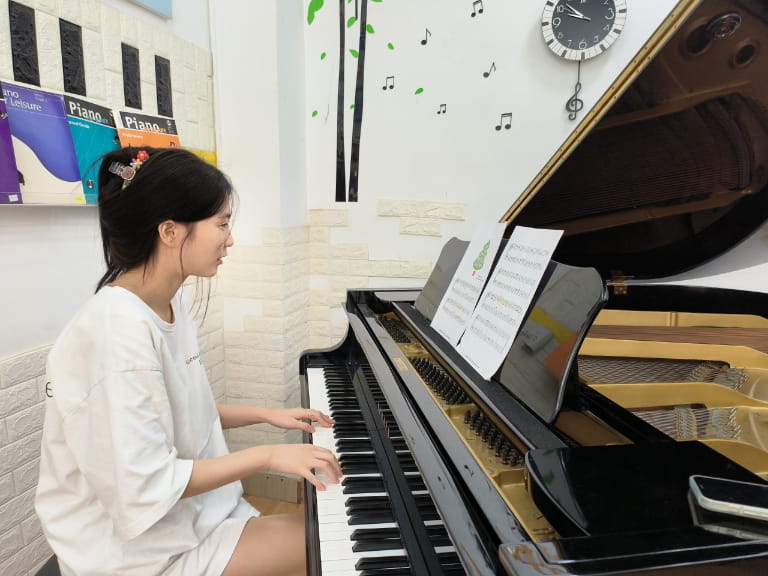 Học Piano Cho Người Đi Làm