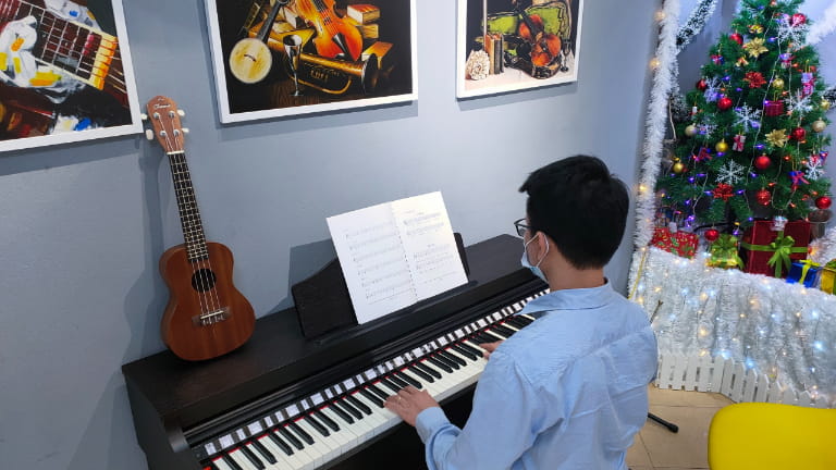 Học Piano Cho Người Đi Làm