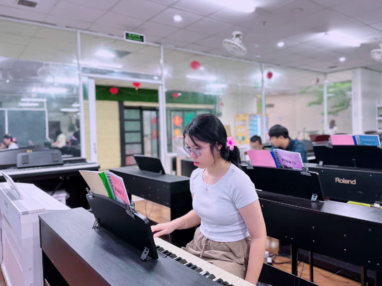 Học Piano Cho Người Đi Làm