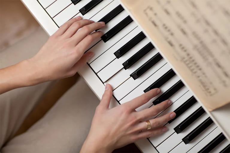 Người Lớn Nên Học Organ Hay Piano