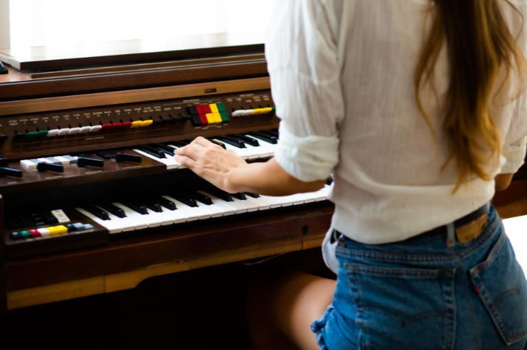 Người Lớn Nên Học Organ Hay Piano